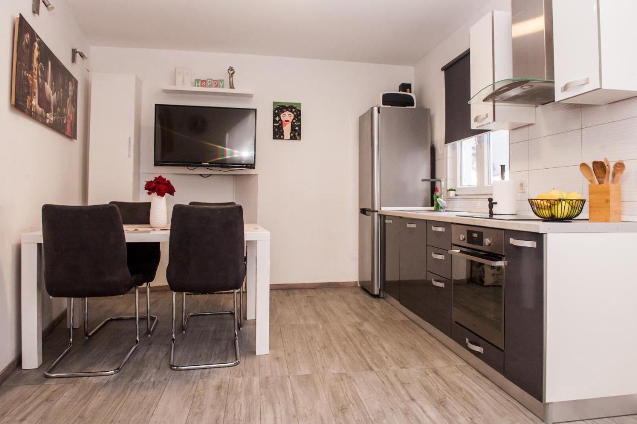 Miki - City Center Apartment With Large Balcony Split Buitenkant foto