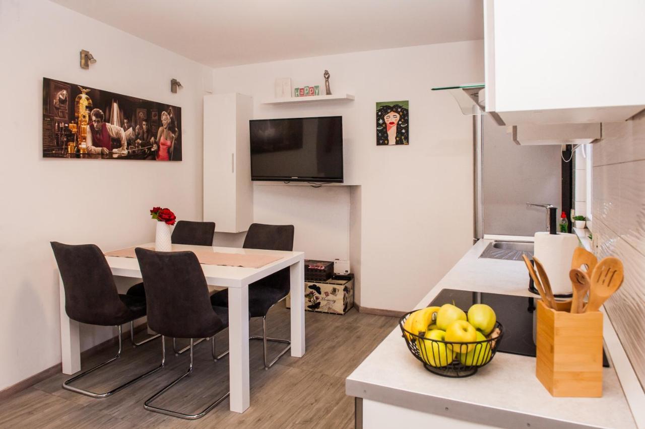 Miki - City Center Apartment With Large Balcony Split Buitenkant foto