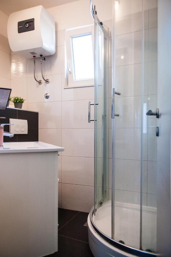 Miki - City Center Apartment With Large Balcony Split Buitenkant foto