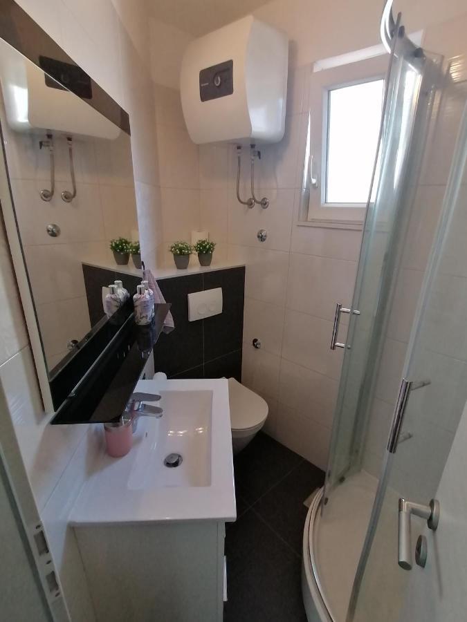 Miki - City Center Apartment With Large Balcony Split Buitenkant foto
