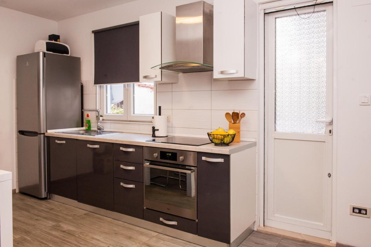 Miki - City Center Apartment With Large Balcony Split Buitenkant foto