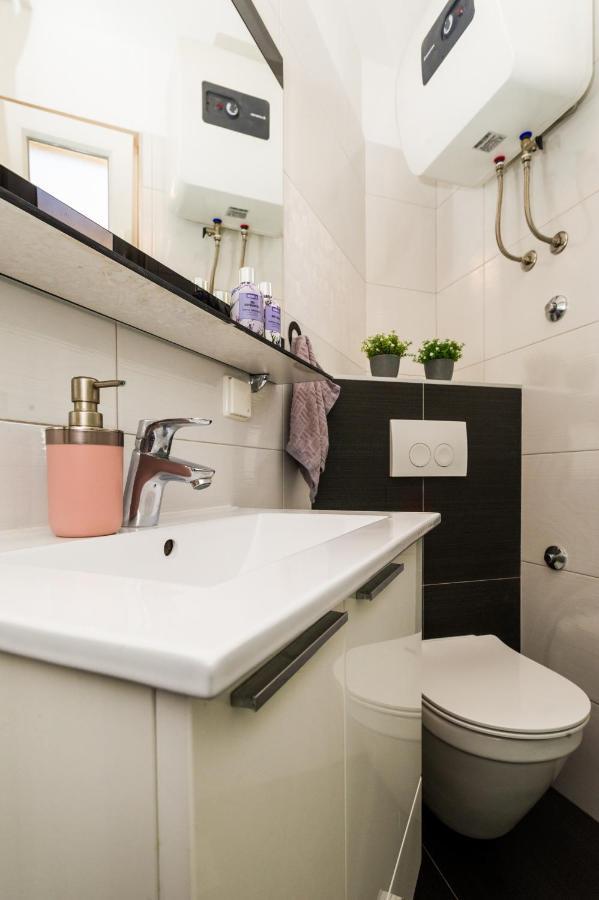 Miki - City Center Apartment With Large Balcony Split Buitenkant foto