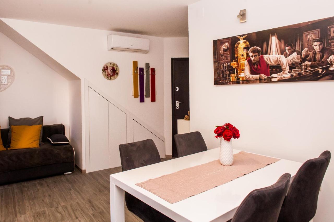 Miki - City Center Apartment With Large Balcony Split Buitenkant foto