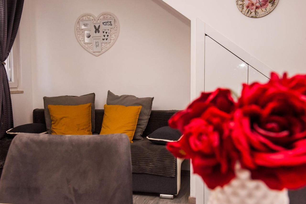 Miki - City Center Apartment With Large Balcony Split Buitenkant foto